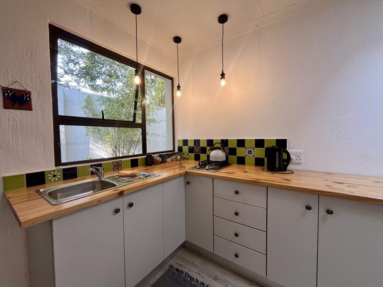 Fully equipped kitchenette